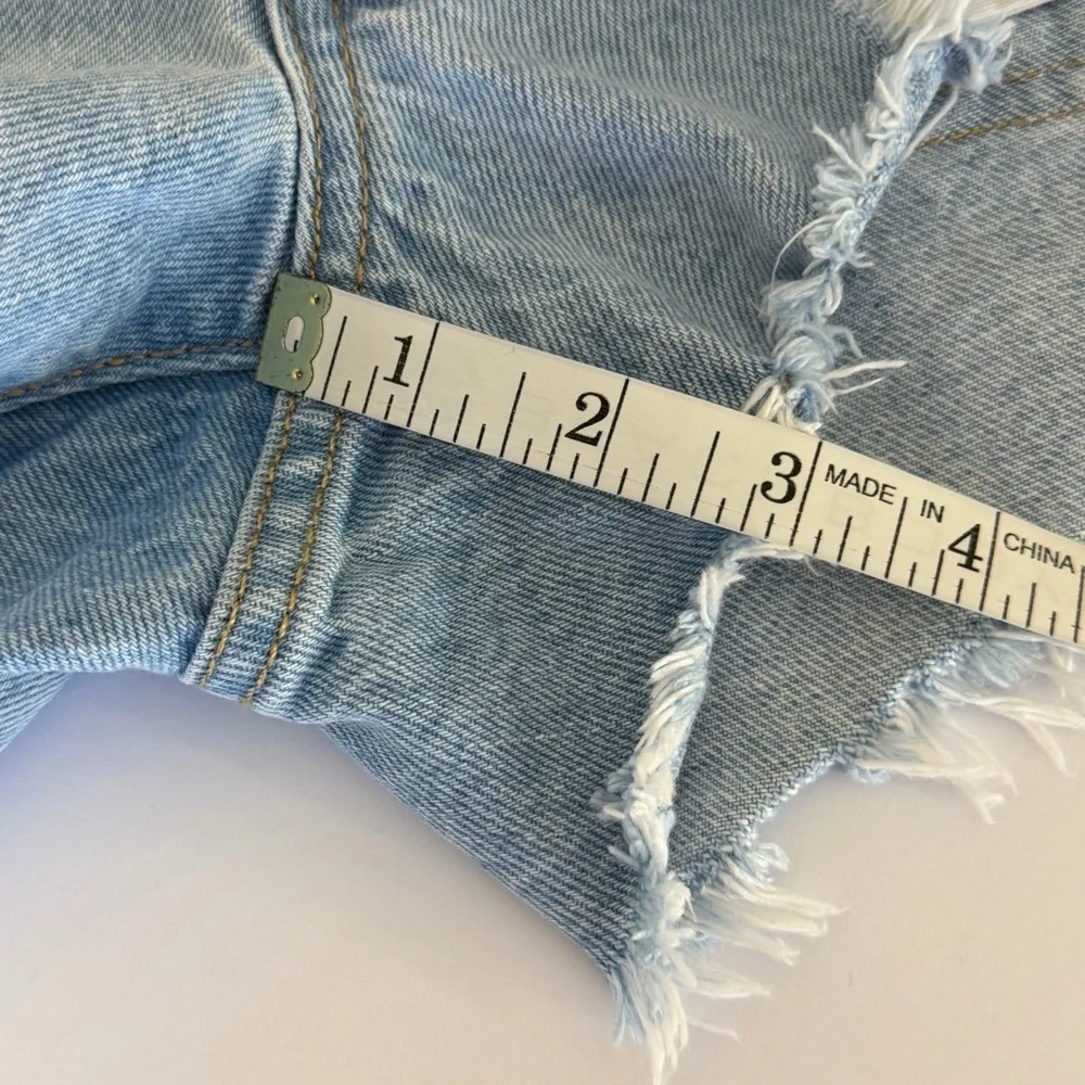 Levi's 501 Women's Cut-Off Denim Shorts Light Wash Button Fly Size 24